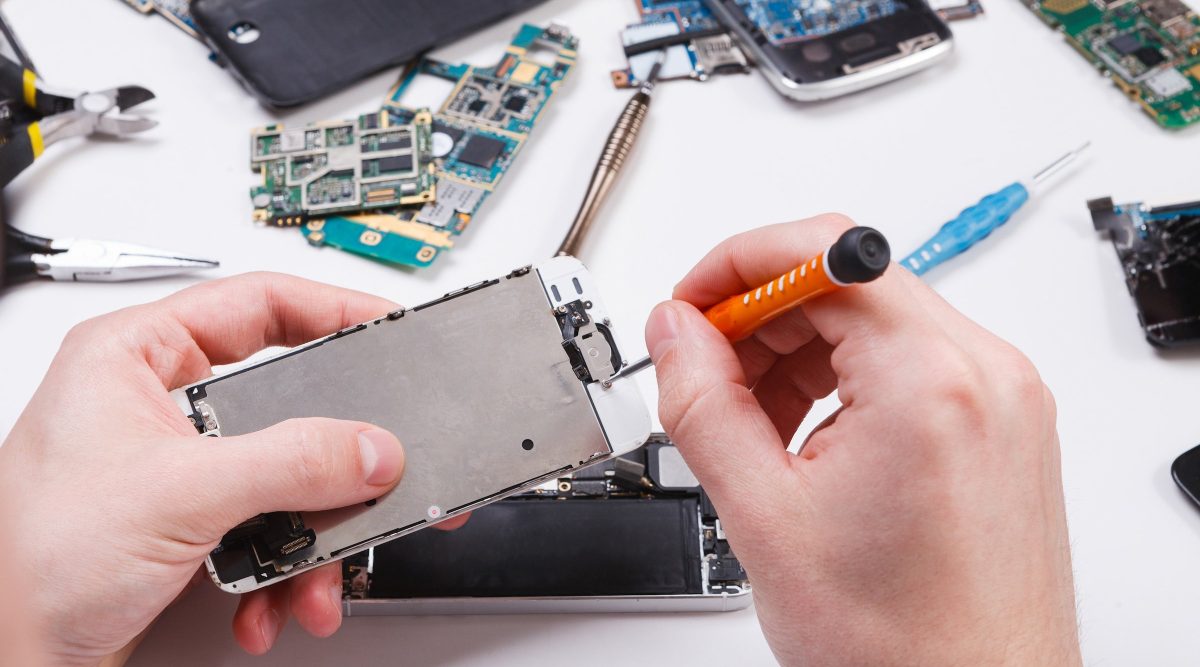 Why It Is Important to Choose the Right Phone Repair Shop?