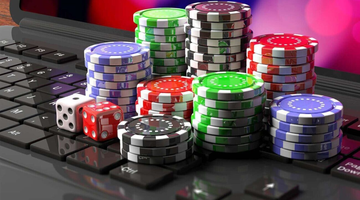 How to Stay Safe When Playing at Online Casinos?